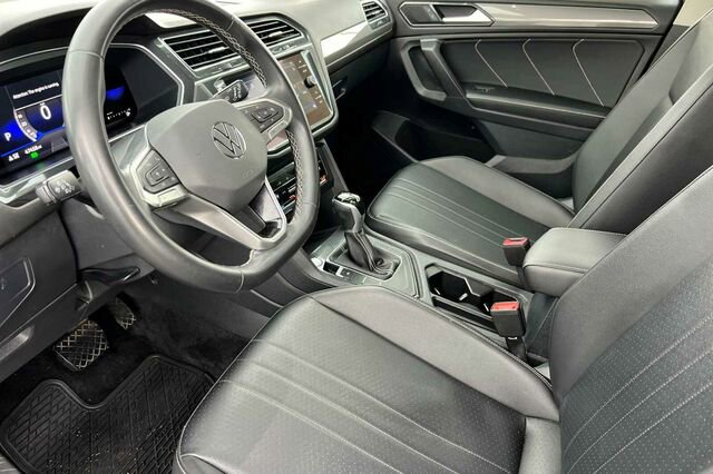 Certified 2022 Volkswagen Tiguan SE FWD image 10