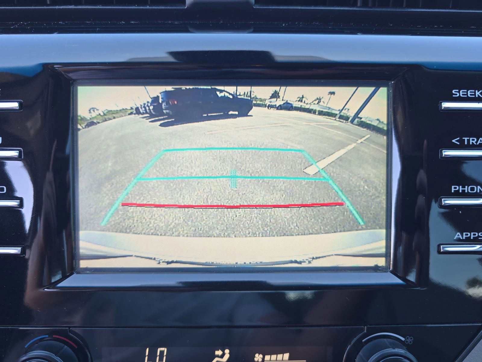 Used 2019 Toyota Camry SE image 18