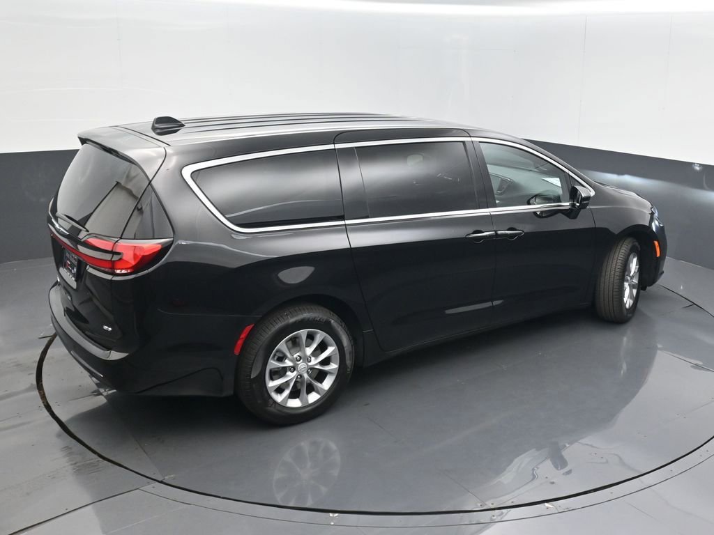 New 2026 Chrysler Pacifica Select image 38