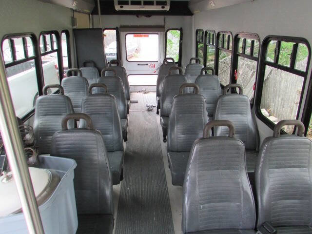 Used 2011 Ford E-450 and Econoline 450 Super Duty w/ Shuttle Bus Prep Pkg RWD image 13