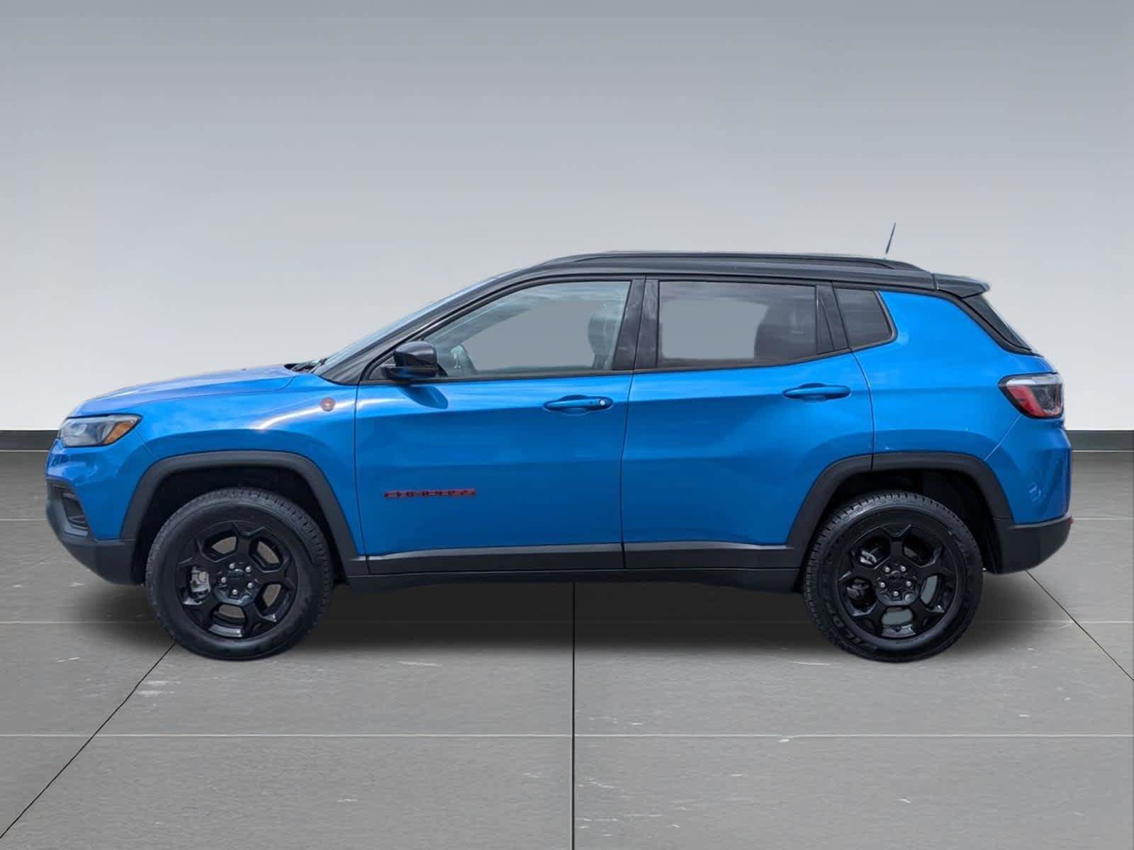 Used 2024 Jeep Compass Trailhawk AWD/4WD image 2