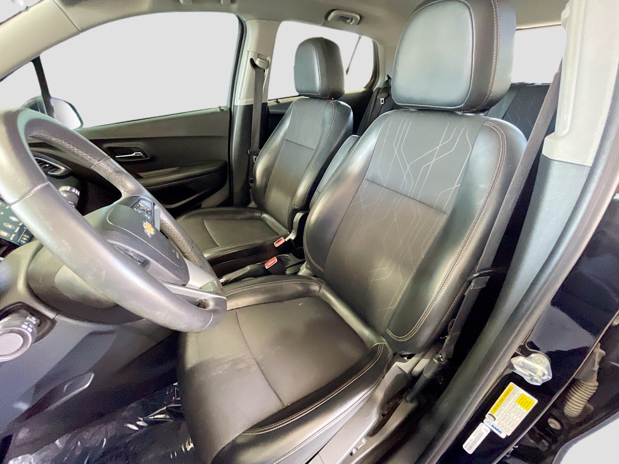 Used 2021 Chevrolet Trax LT w/ Midnight Edition FWD image 12