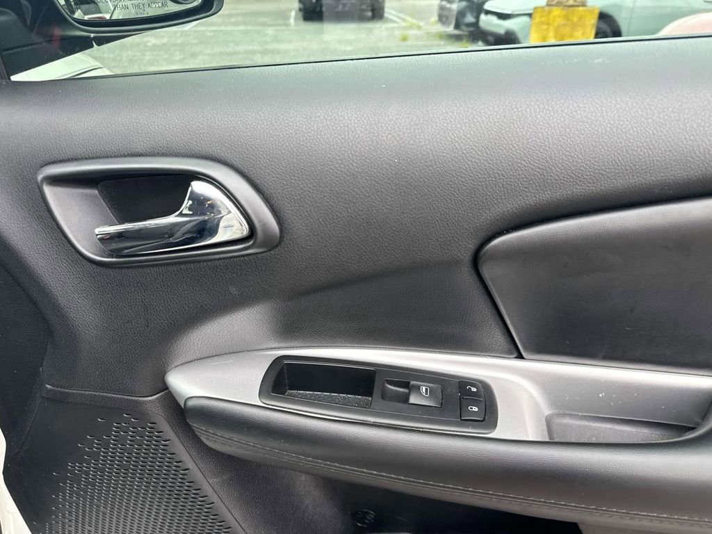 Used 2017 Dodge Journey SE w/ Flexible Seating Group FWD image 24