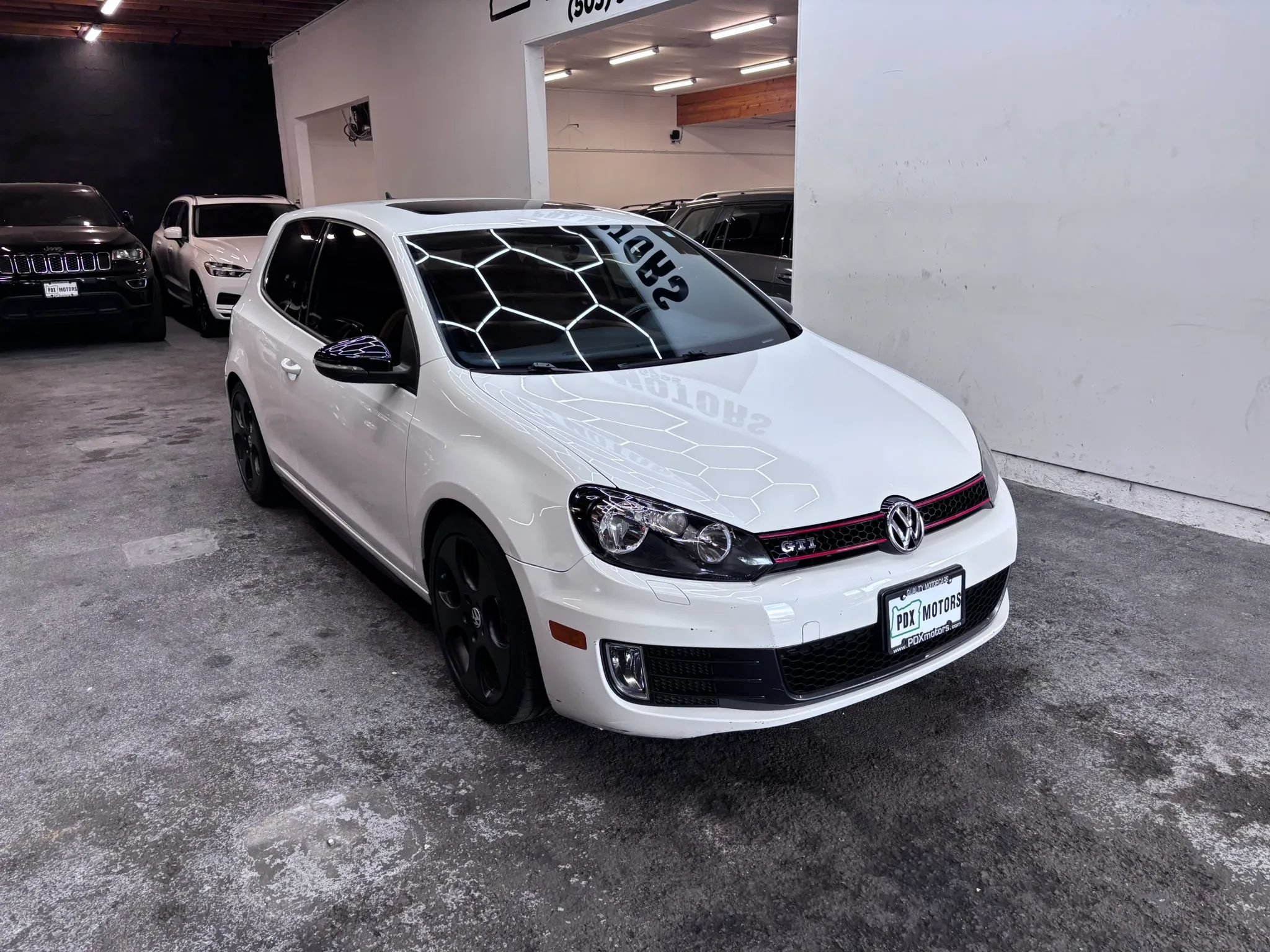 Used 2011 Volkswagen Golf 2-Door FWD image 2