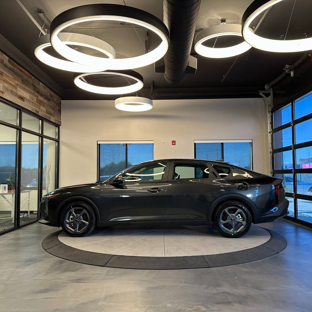 Used 2025 Kia K4 LXS image 6