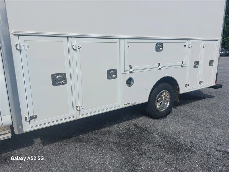 Used 2017 Chevrolet Express 4500 image 11