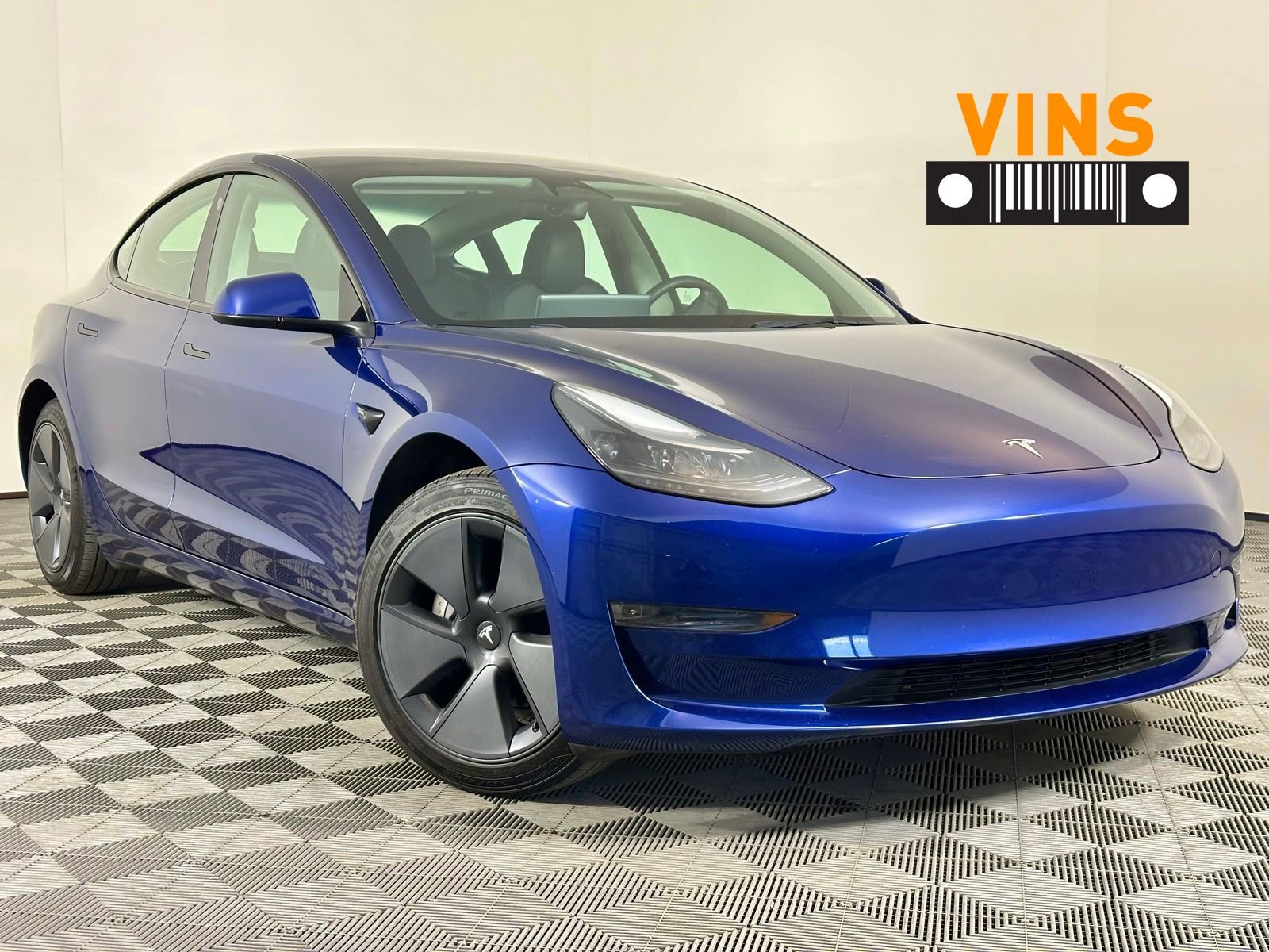 Used 2023 Tesla Model 3 Standard Range RWD image 1