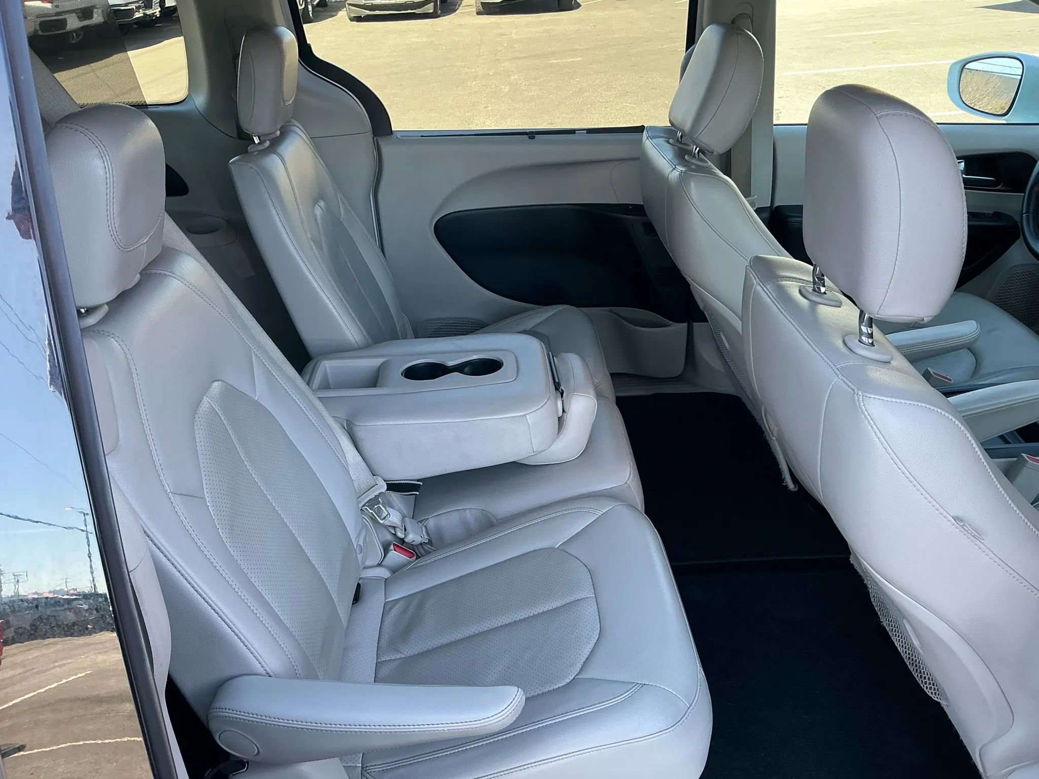 Used 2018 Chrysler Pacifica Touring-L w/ Advanced Safetytec Group image 34