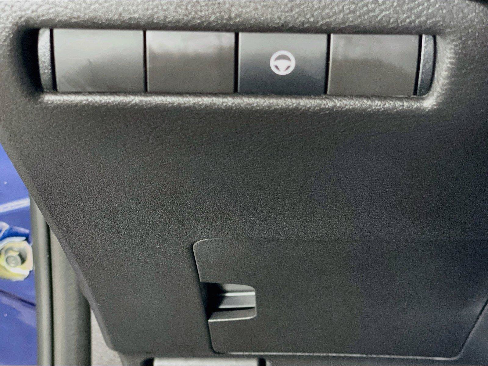 Used 2026 Nissan Kicks SR AWD/4WD image 14