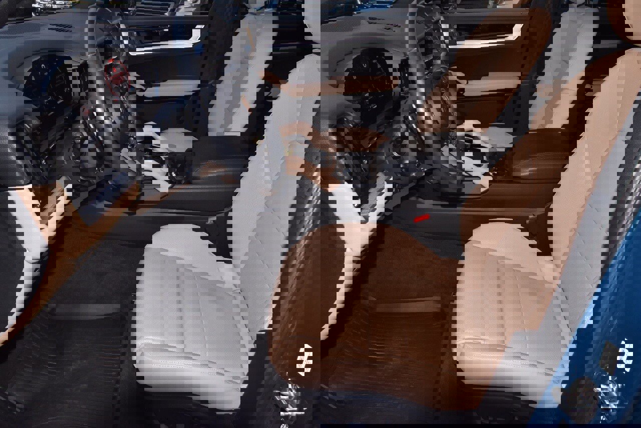 Used 2025 Porsche Cayenne image 13