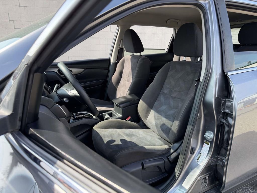 Used 2016 Nissan Rogue S image 19