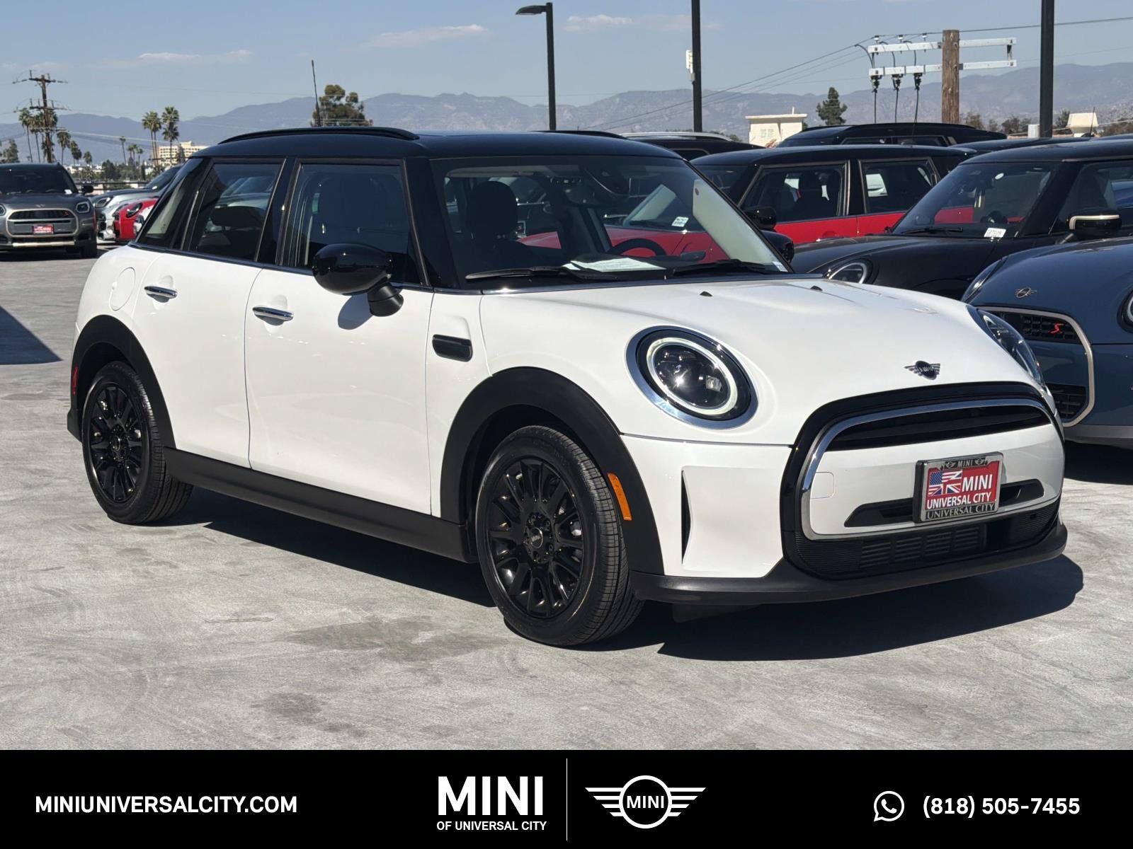 Used 2024 MINI Cooper 4-Door Hardtop FWD image 1