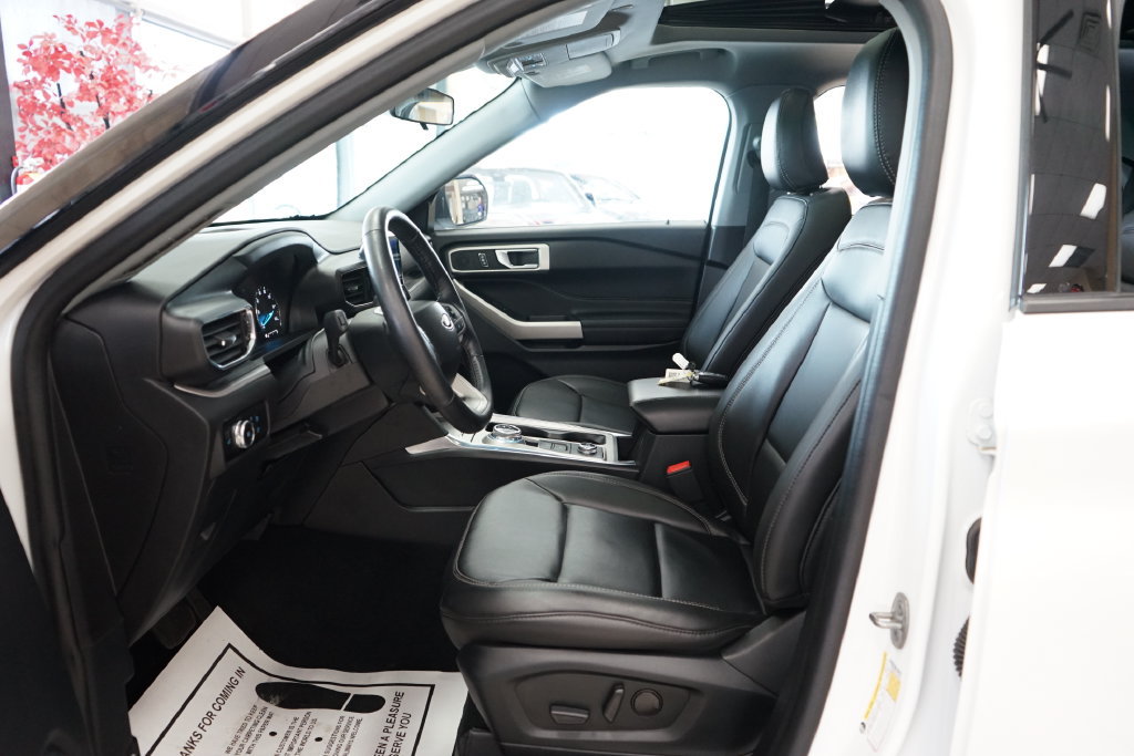 Used 2023 Ford Explorer XLT w/ Equipment Group 202A AWD/4WD image 28