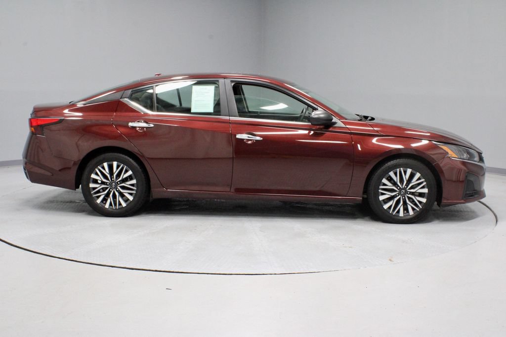 Certified 2024 Nissan Altima 2.5 SV FWD image 11
