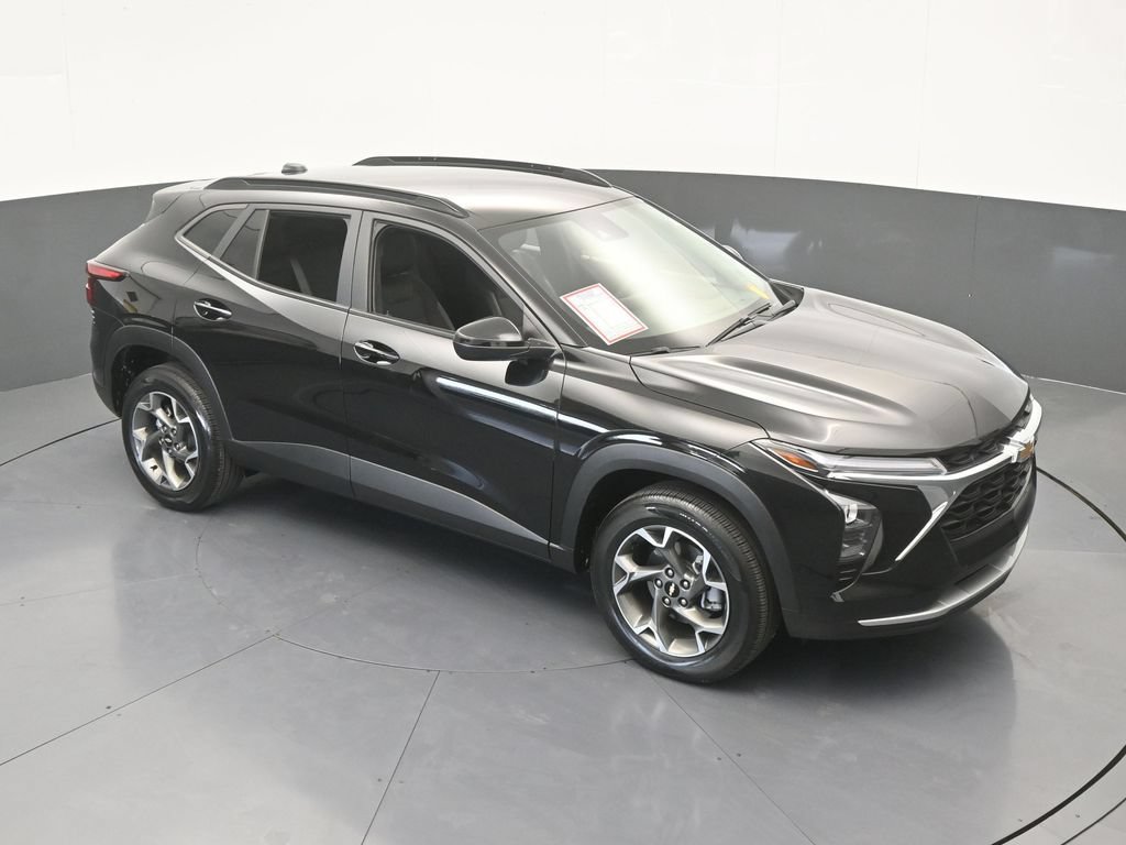 Used 2025 Chevrolet Trax LT FWD image 50