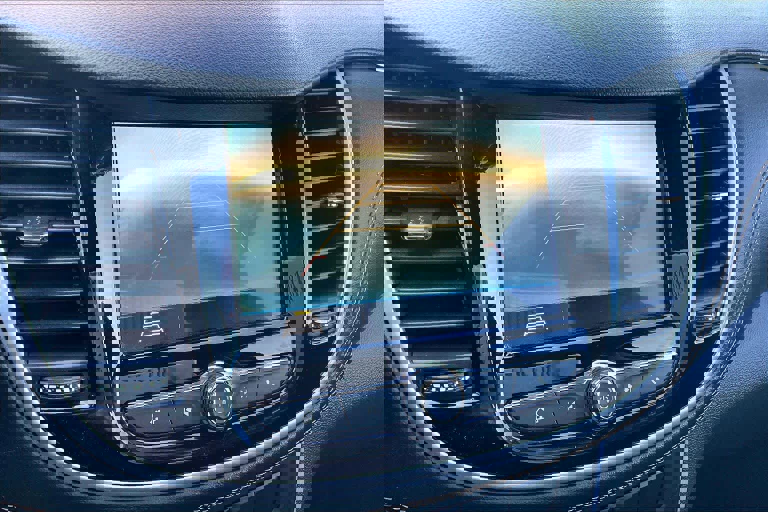 Used 2019 Chevrolet Trax LT w/ LT Convenience Package image 29