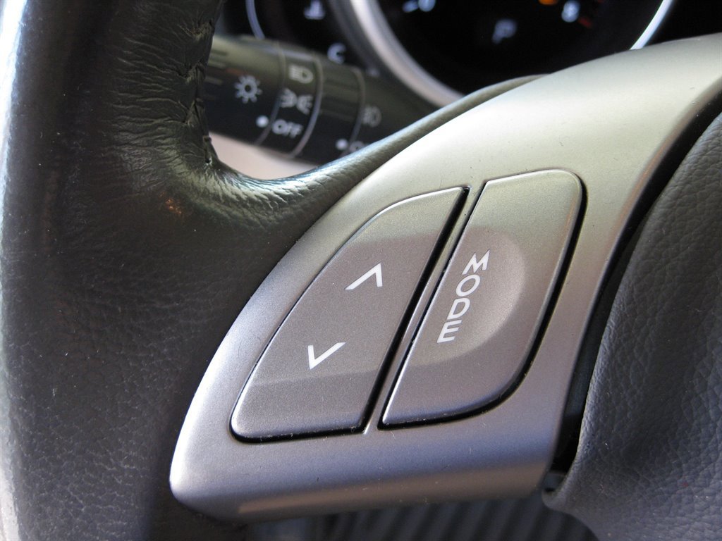 Used 2009 Subaru Tribeca Limited AWD/4WD image 15