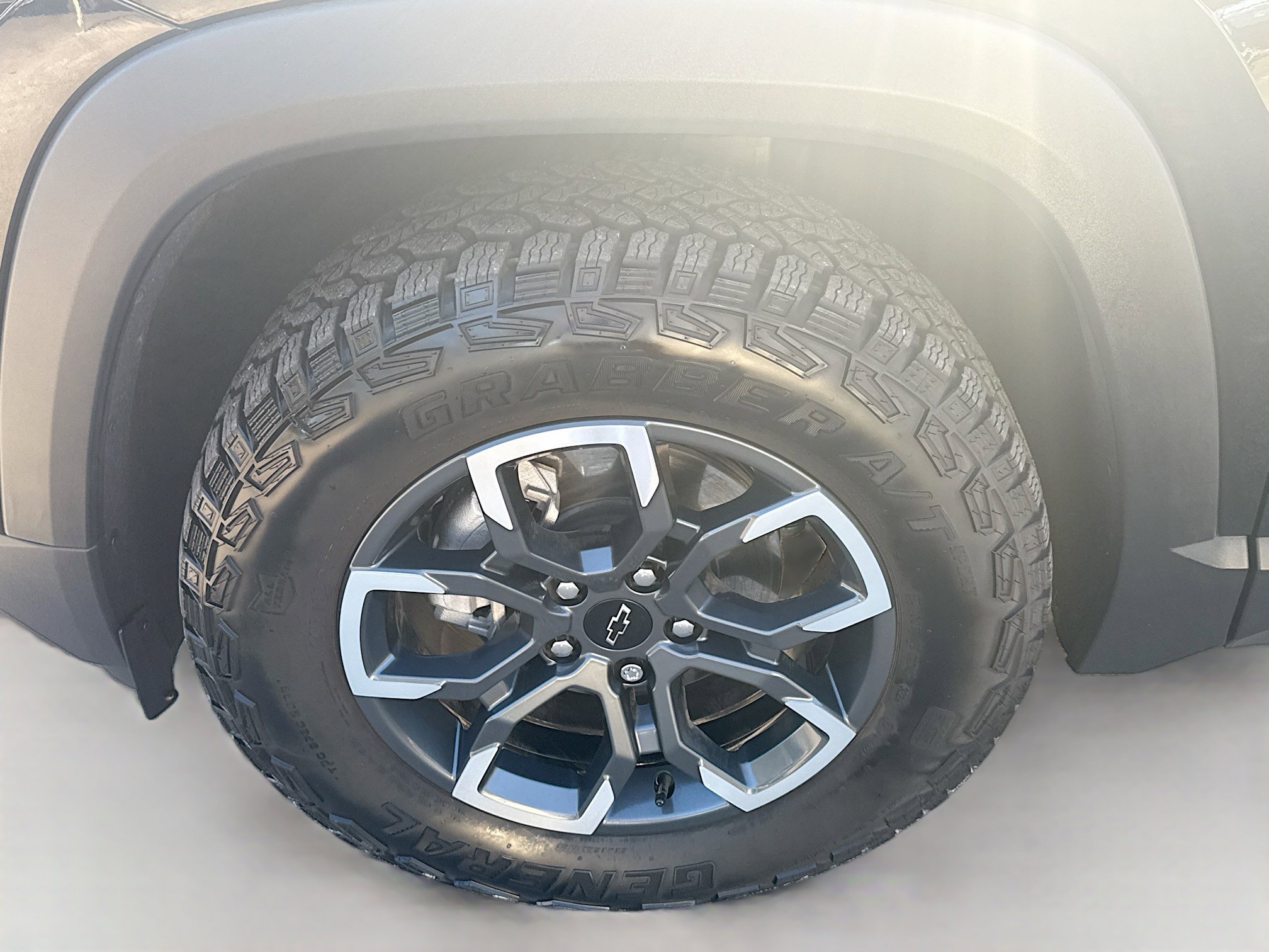 Used 2025 Chevrolet Equinox ACTIV w/ Safety and Technology Package image 37