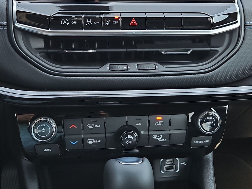 New 2026 Jeep Compass Latitude AWD/4WD image 28