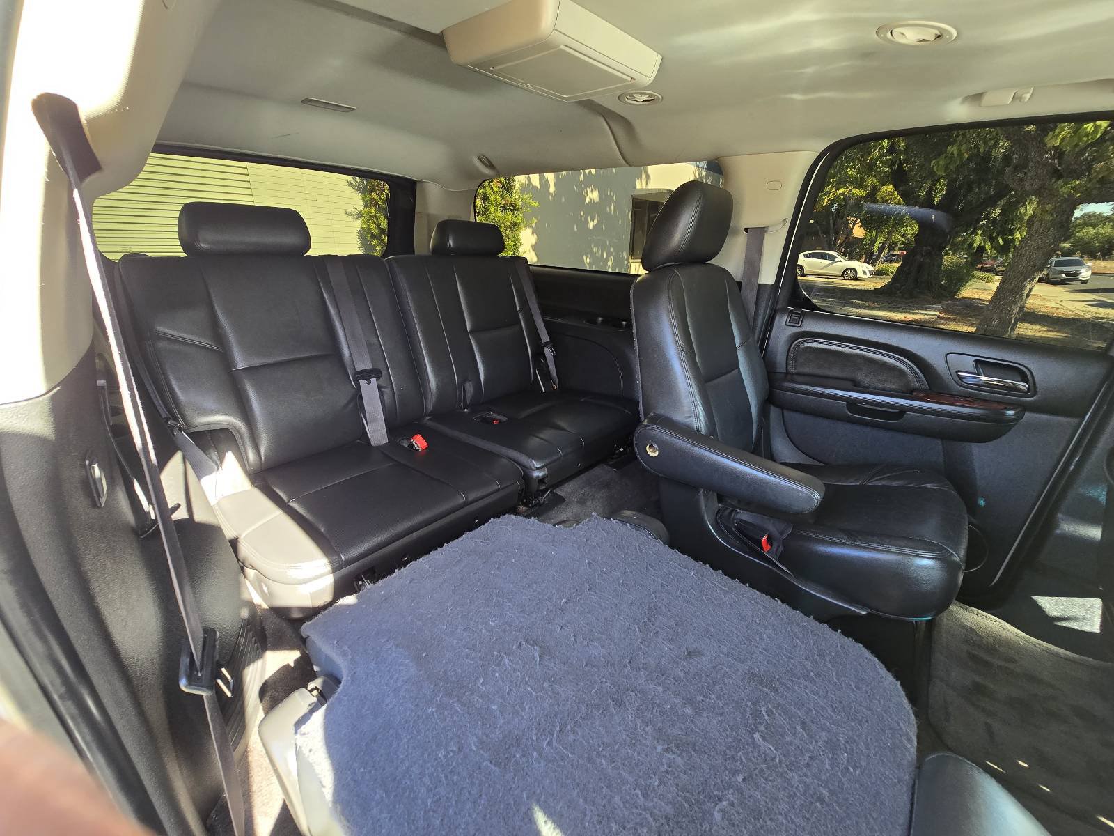 Used 2012 Cadillac Escalade ESV Premium AWD/4WD image 22