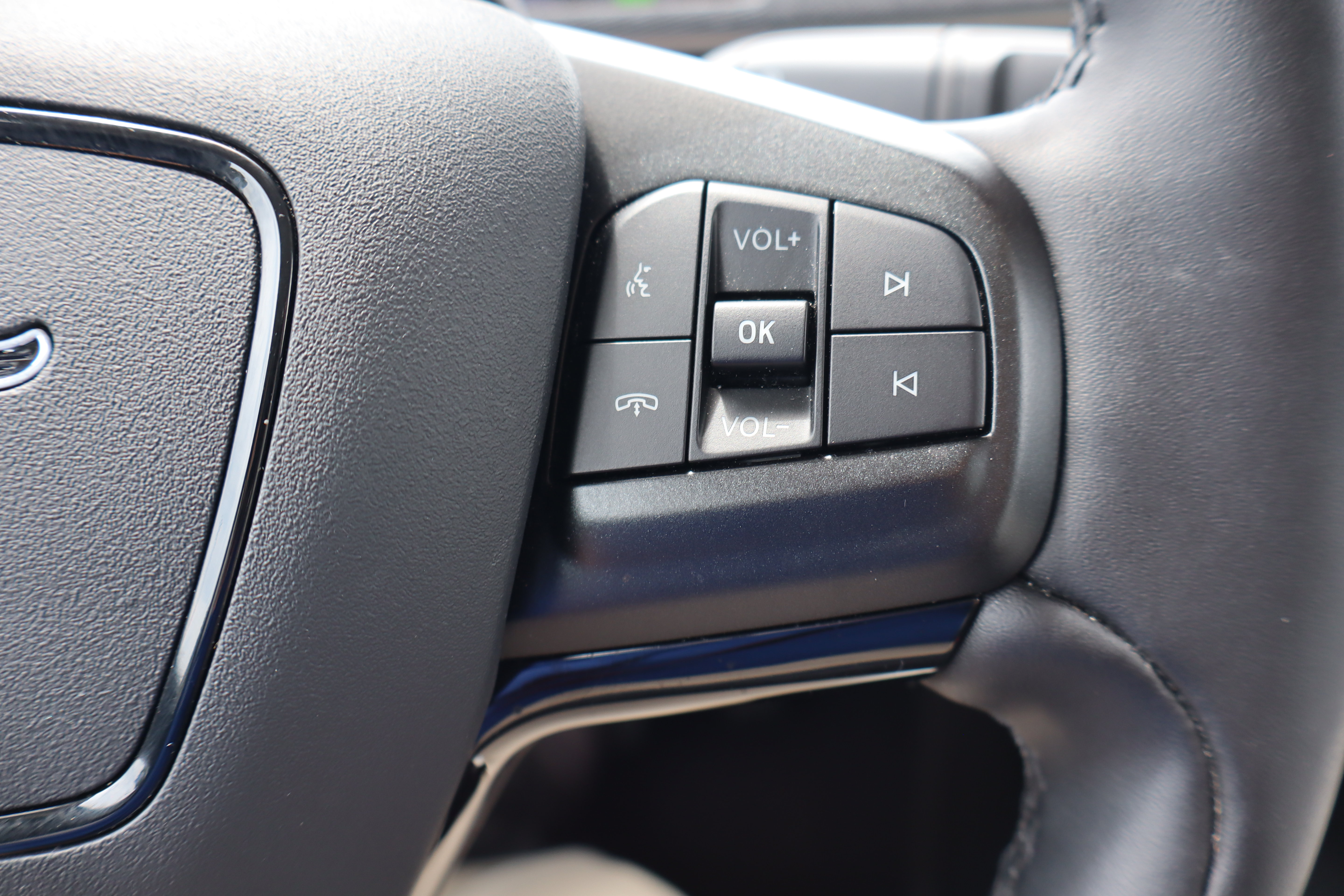 Used 2025 Ford Mustang Mach-E Premium AWD/4WD image 16