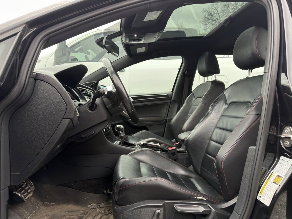 Used 2016 Volkswagen Golf 4-Door image 5