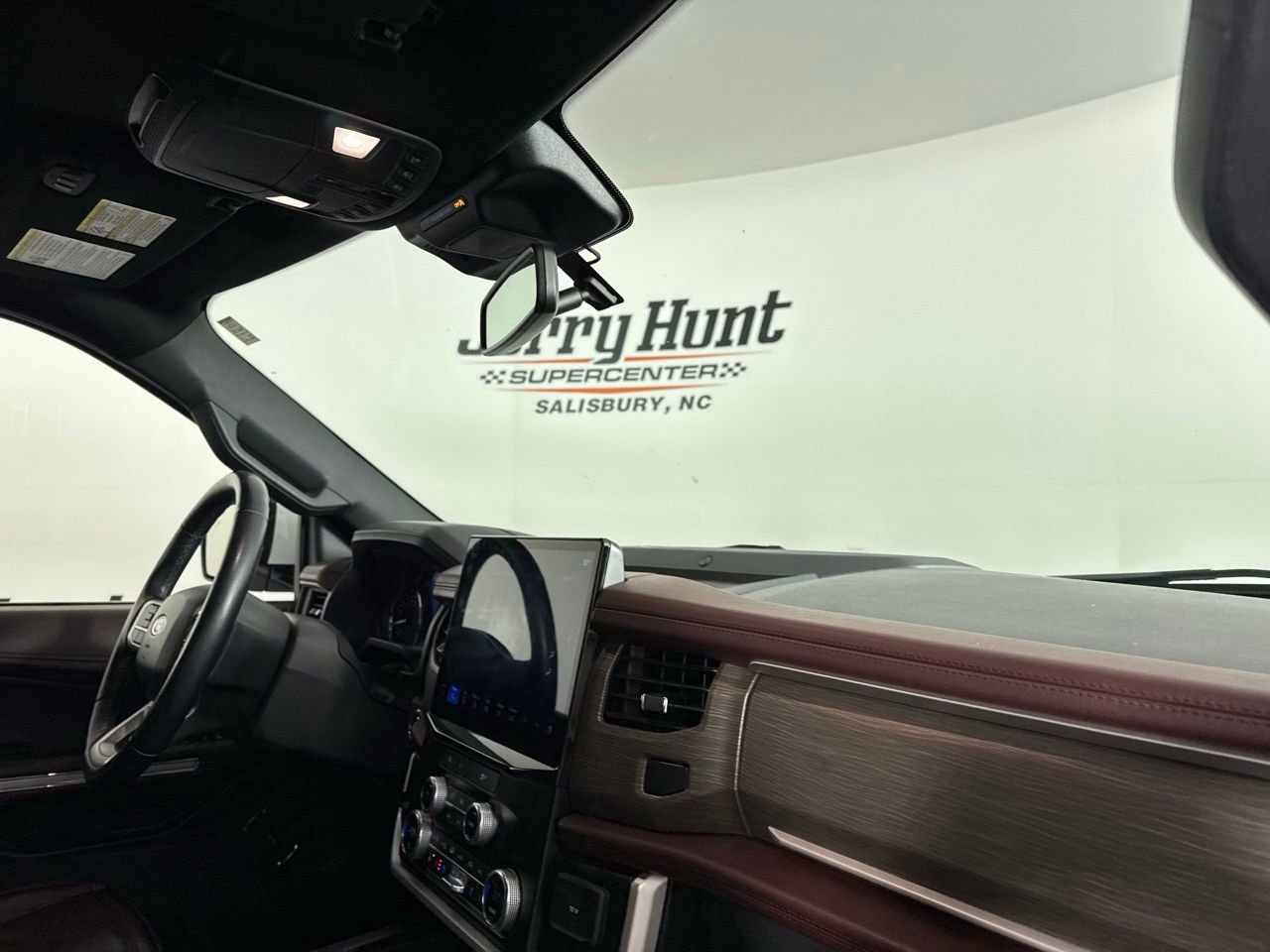 Used 2024 Ford Expedition Limited image 31