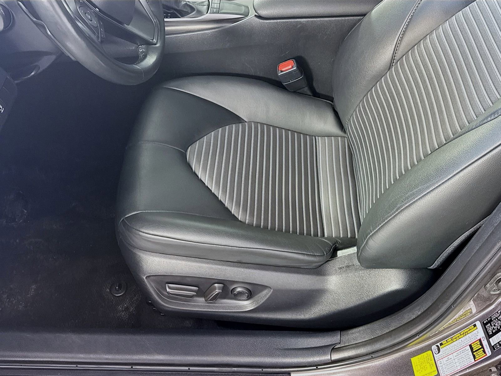 Used 2024 Toyota Camry SE FWD image 11