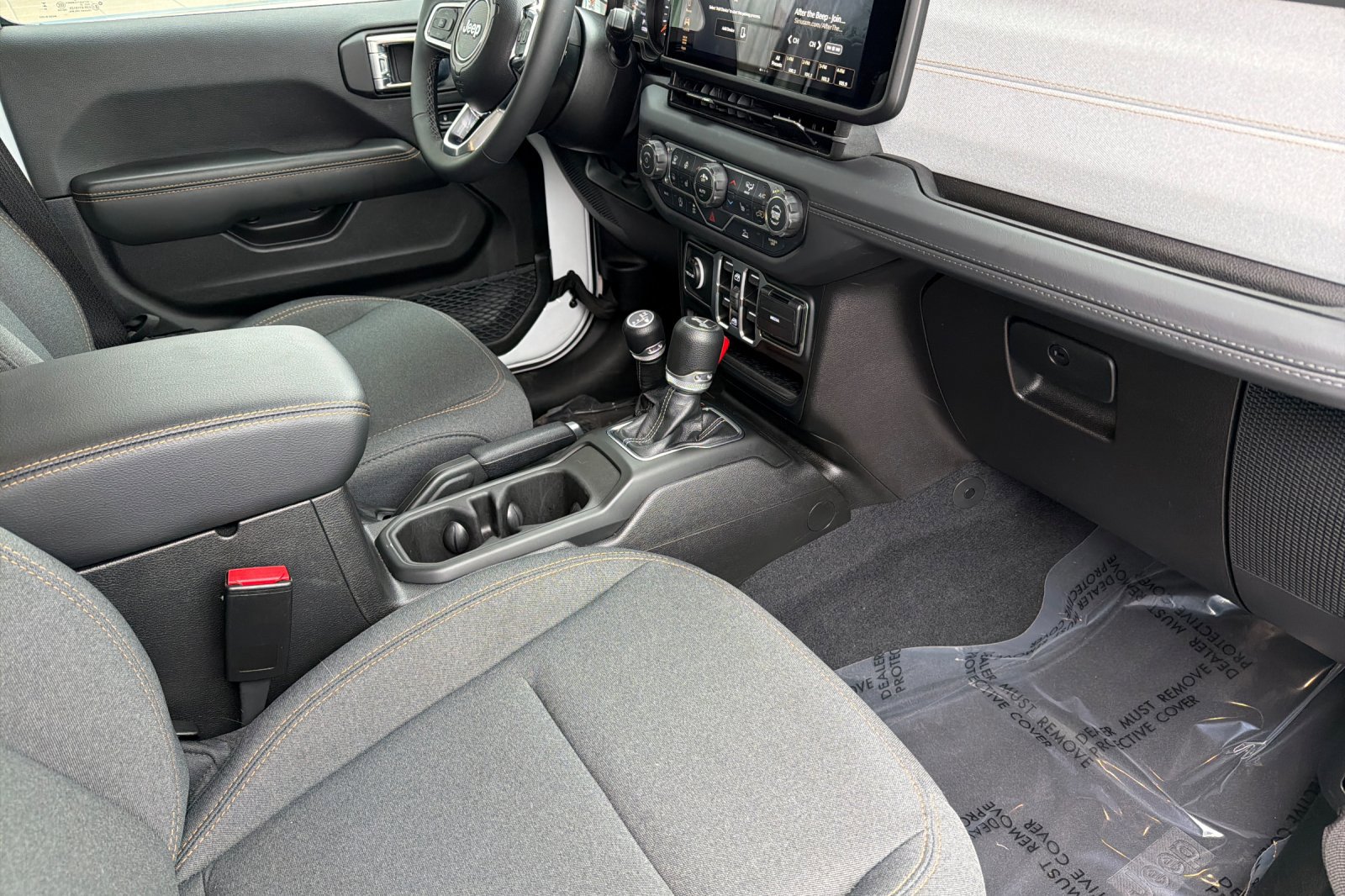Used 2026 Jeep Wrangler Unlimited Sahara AWD/4WD image 15