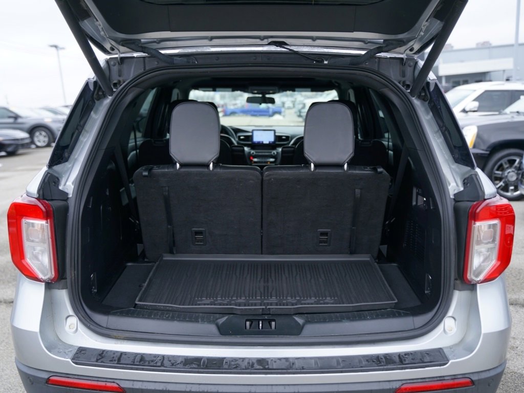 Used 2020 Ford Explorer XLT w/ Equipment Group 202A image 7