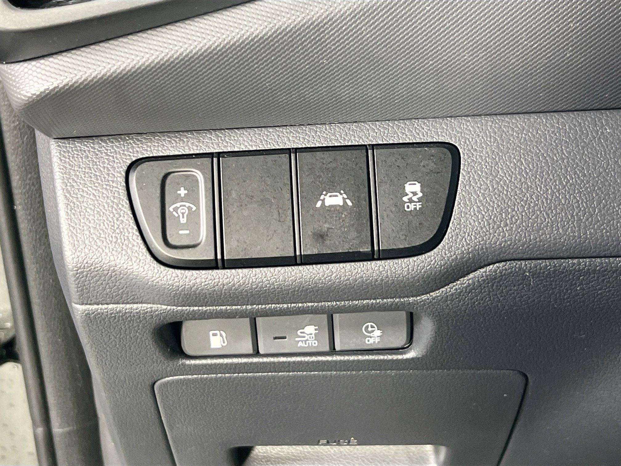 Used 2022 Hyundai Ioniq SE FWD image 10