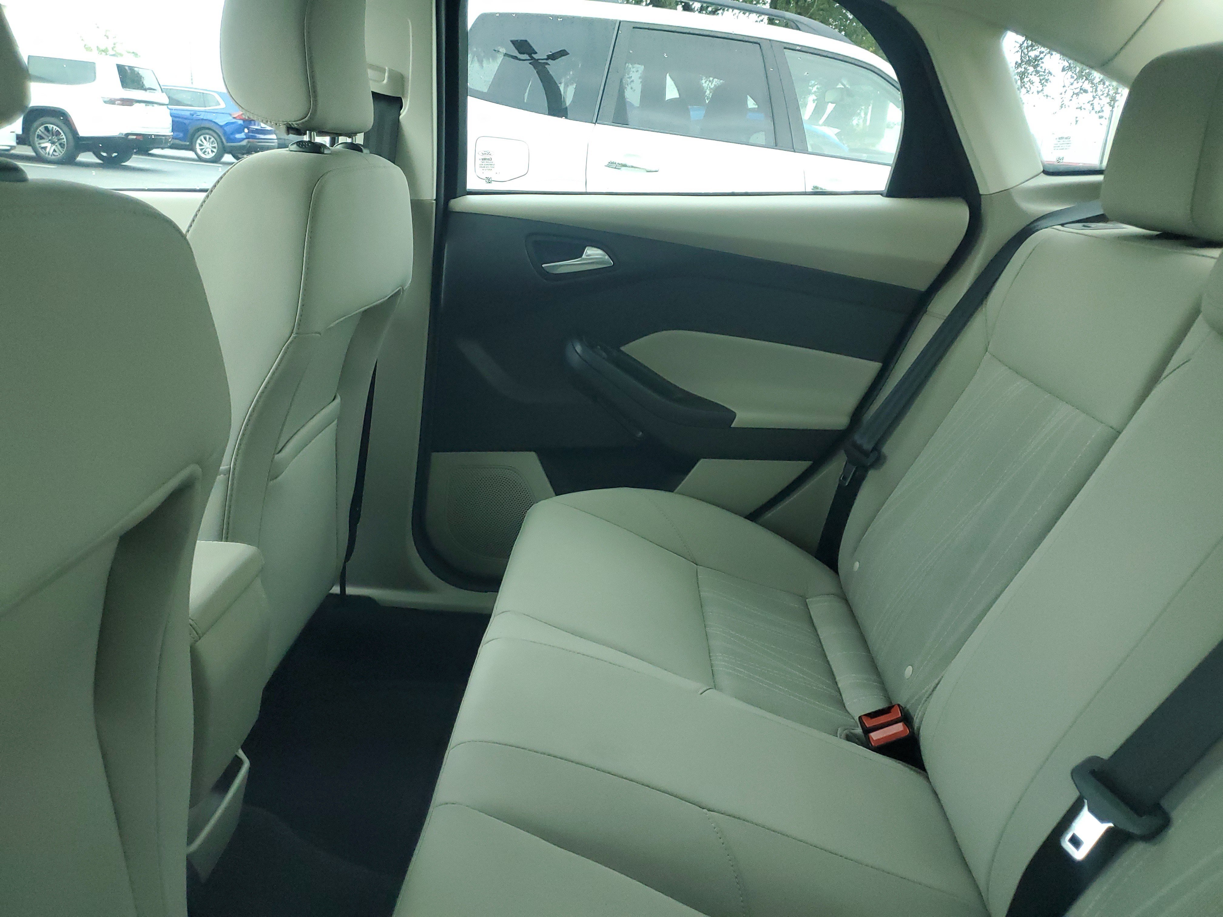 Used 2018 Ford Focus SE FWD image 10