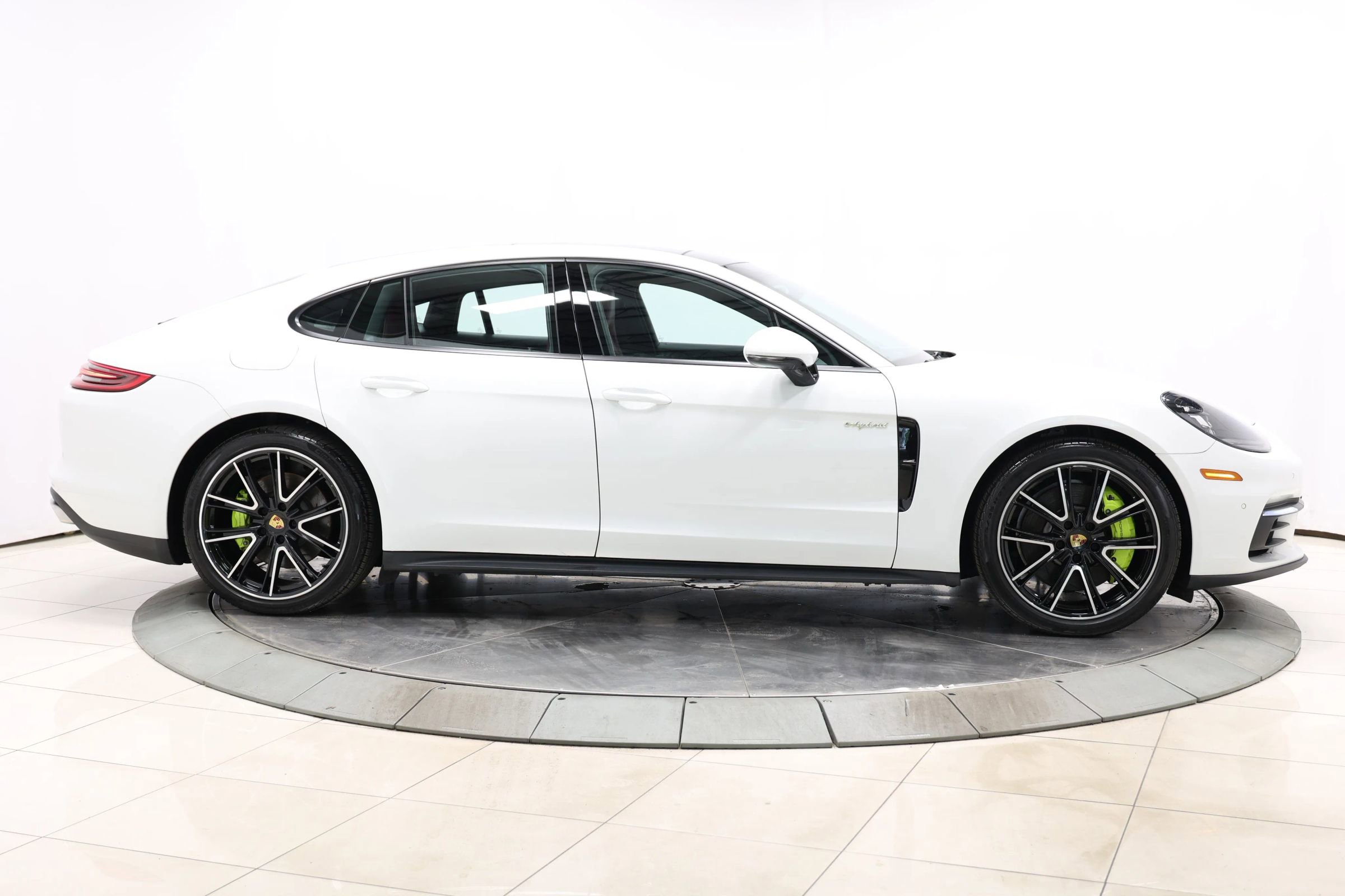 Used 2019 Porsche Panamera 4 AWD/4WD image 76