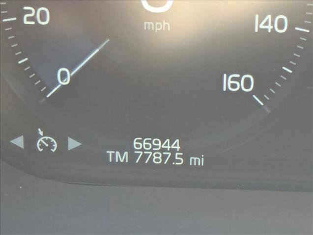 Used 2019 Volvo XC60 T5 Momentum w/ Multimedia Package FWD image 11