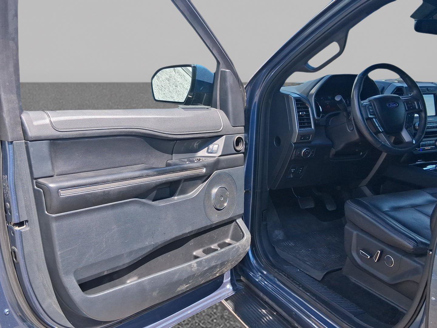 Used 2018 Ford Expedition Max XLT w/ Equipment Group 202A RWD image 10