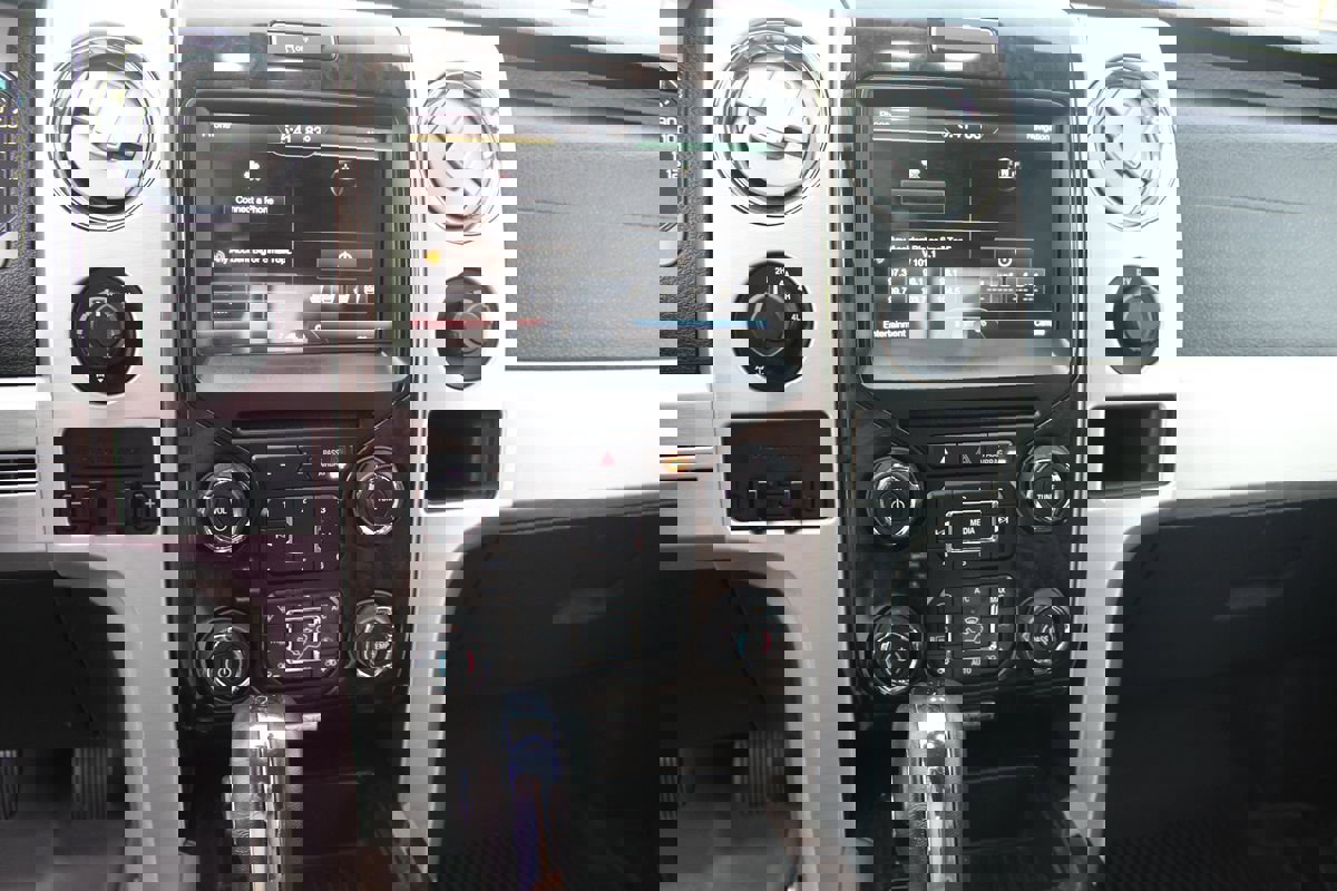 Used 2014 Ford F150 Platinum image 29