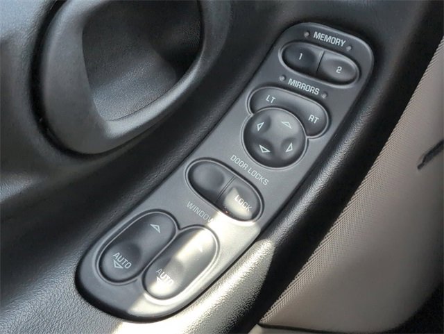 Used 2000 Chevrolet Corvette Coupe w/ Roof Pkg image 23