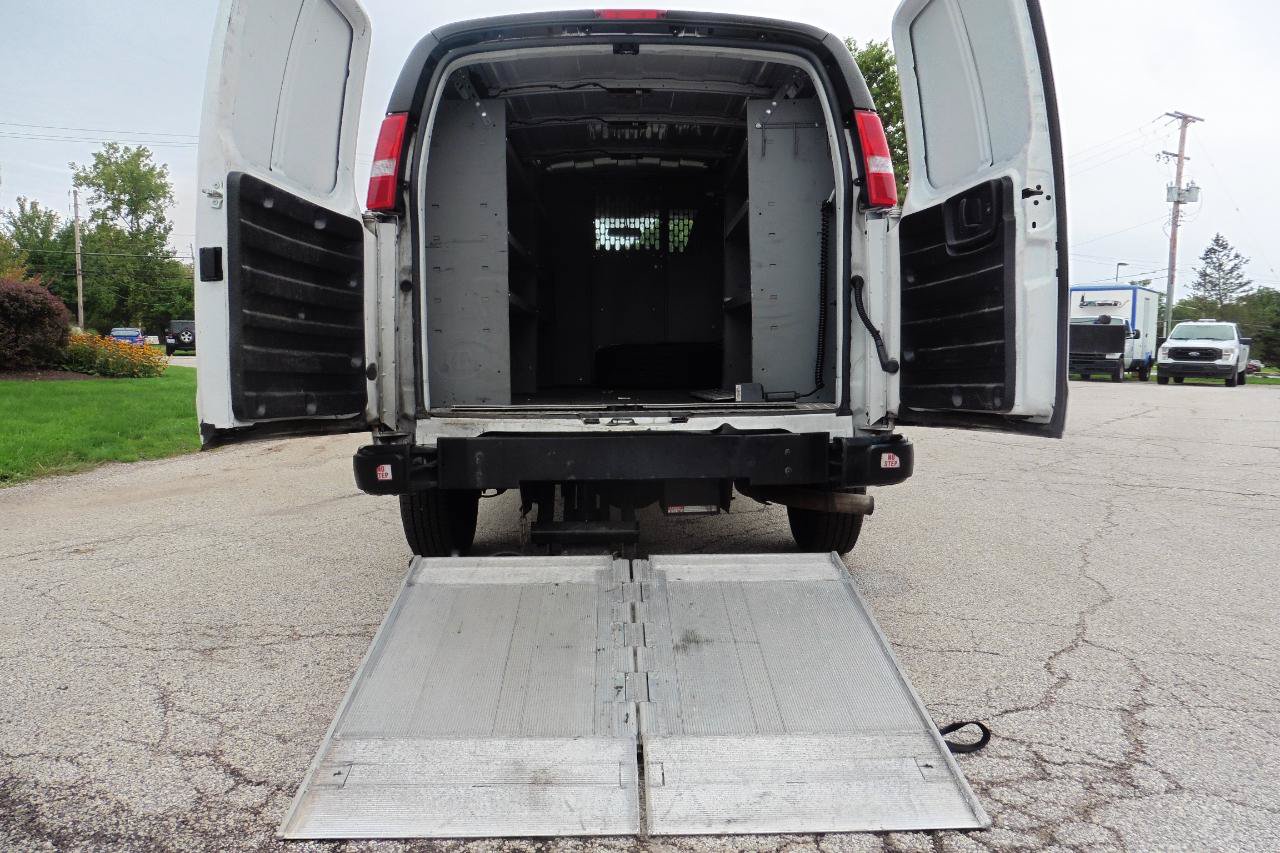 Used 2022 Chevrolet Express 3500 w/ Driver Convenience Package RWD image 3