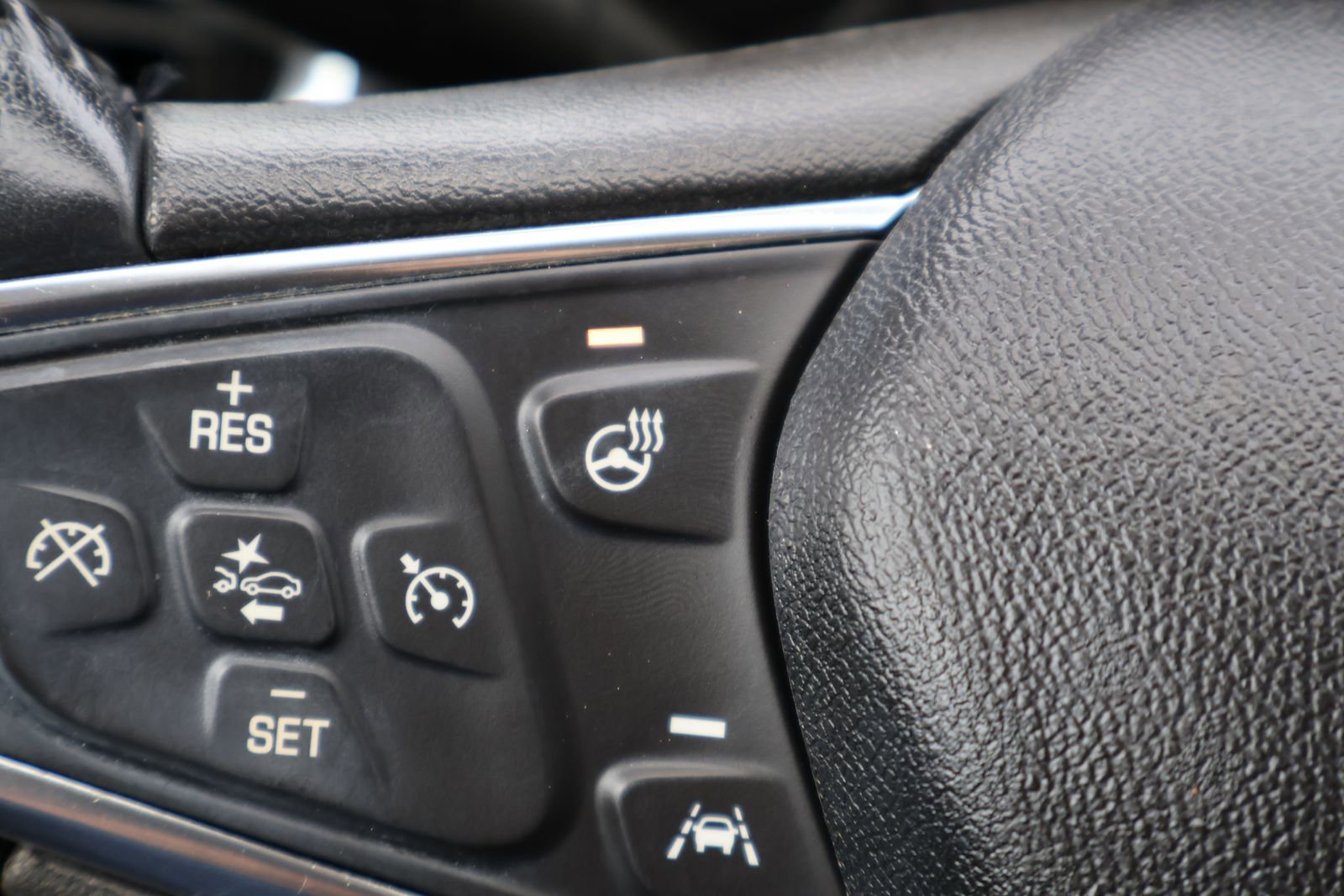 Used 2019 Chevrolet Equinox Premier FWD image 25