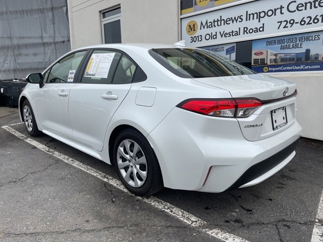 Used 2022 Toyota Corolla LE image 3