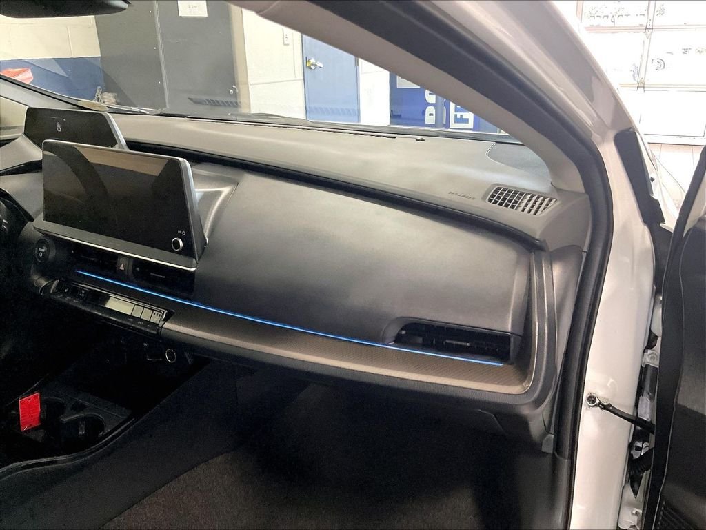 Used 2024 Toyota Prius XLE AWD/4WD image 13
