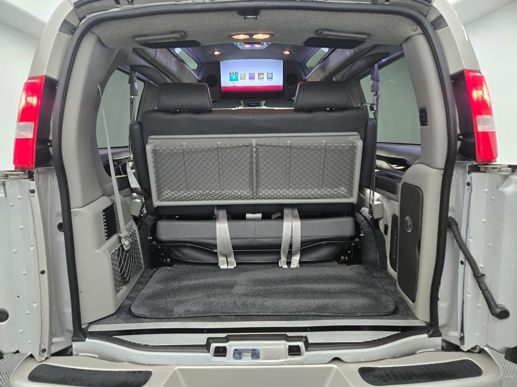 Used 2023 GMC Savana 2500 image 6