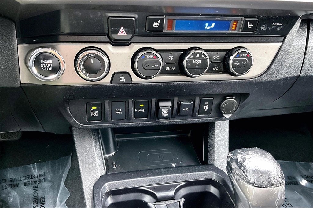 Used 2022 Toyota Tacoma Limited image 16