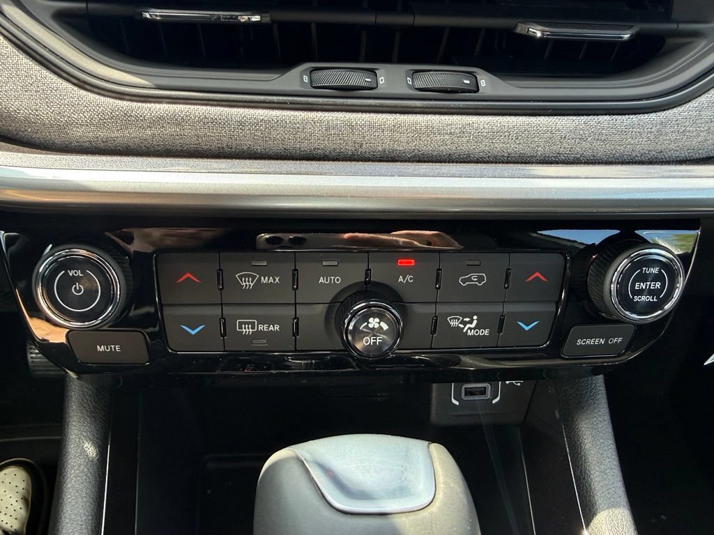 New 2026 Jeep Compass Latitude AWD/4WD image 23