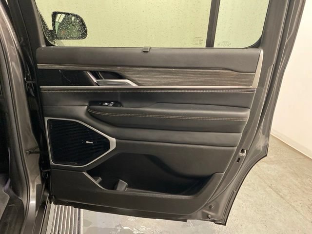 Used 2022 Jeep Wagoneer Series III w/ Premium Group I AWD/4WD image 32