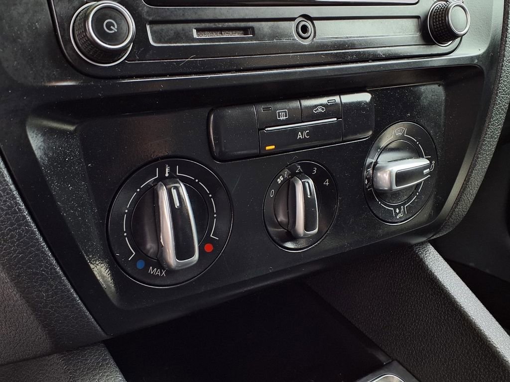 Used 2017 Volkswagen Jetta S image 9