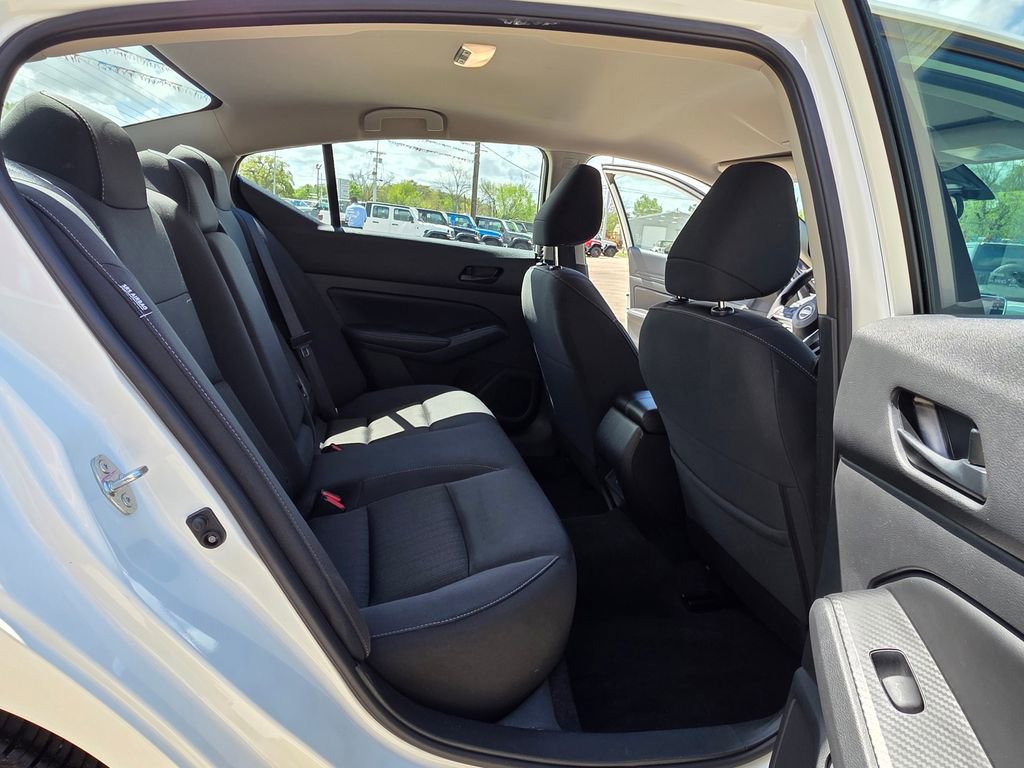 Used 2025 Nissan Altima 2.5 SV image 14