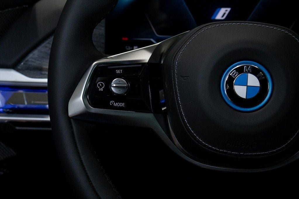 Used 2025 BMW i7 eDrive50 w/ Premium Package RWD image 26