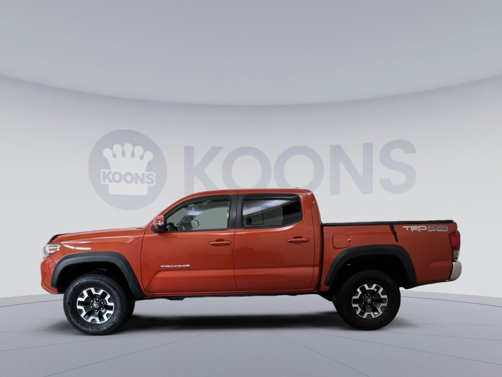 Used 2017 Toyota Tacoma TRD Off-Road w/ Tow Package (A/T) AWD/4WD image 5