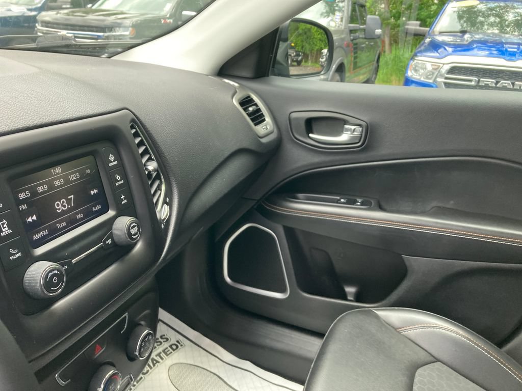 Used 2018 Jeep Compass Latitude AWD/4WD image 15